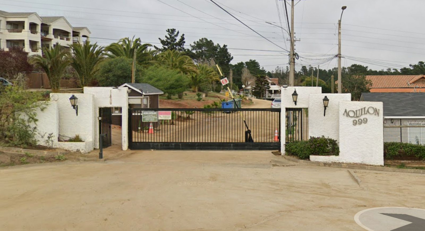 LINDA CASA ESQUINA EN CONDOMINIO CERRADO
