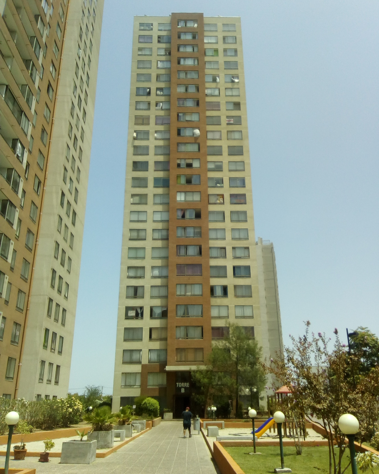 COMODO DEPARTAMENTO PUERTA METRO VICENTE VALDES