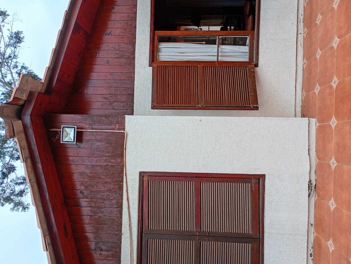 LINDA CASA ESQUINA EN CONDOMINIO CERRADO